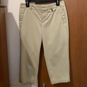 Dockers capris used but in great shape